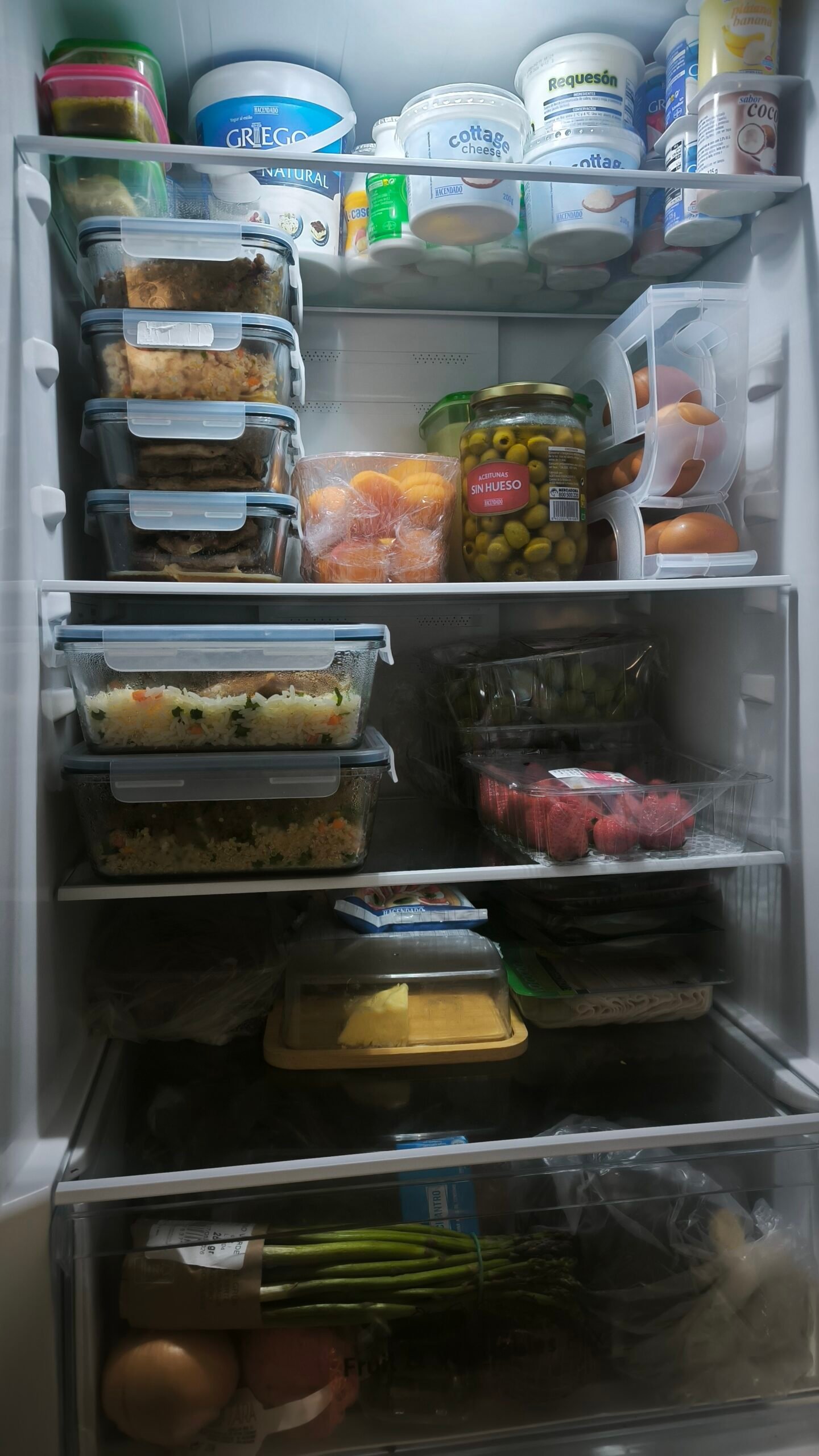 Nevera organizada con batch cooking del Metodo 3.3.3